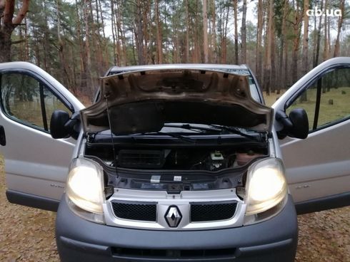 Renault Trafic 2004 серый - фото 13