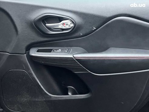Jeep Cherokee 2015 черный - фото 30
