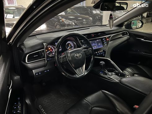 Toyota Camry 2017 черный - фото 14