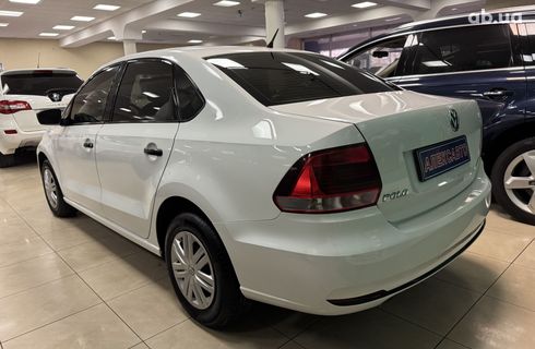 Volkswagen Polo 2017 белый - фото 4