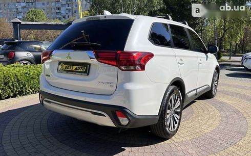 Mitsubishi Outlander 2018 - фото 7