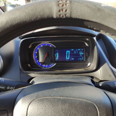 Chevrolet Tracker 2014 красный - фото 5