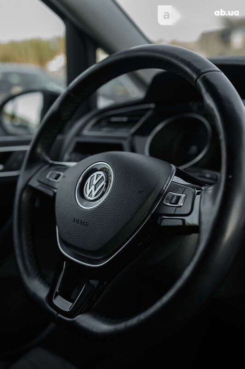 Volkswagen Touran 2017 - фото 25