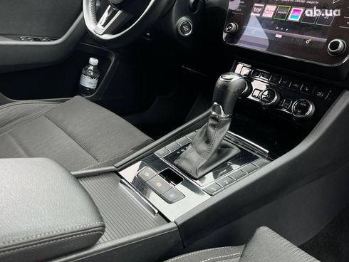 Skoda Superb 2018 белый - фото 38
