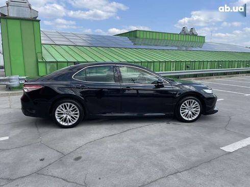 Toyota Camry 2020 - фото 8