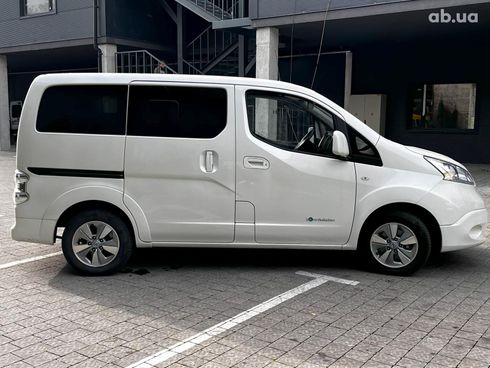 Nissan e-NV200 2018 белый - фото 9