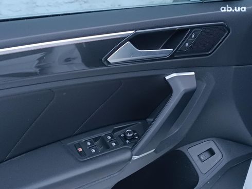 Volkswagen Tiguan 2018 белый - фото 19