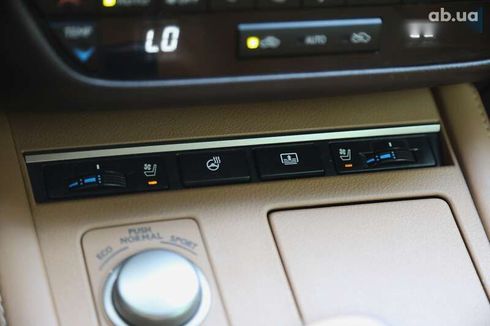 Lexus ES 2018 - фото 20