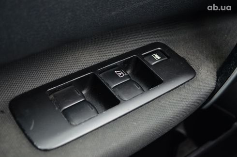 Nissan Qashqai 2011 белый - фото 13
