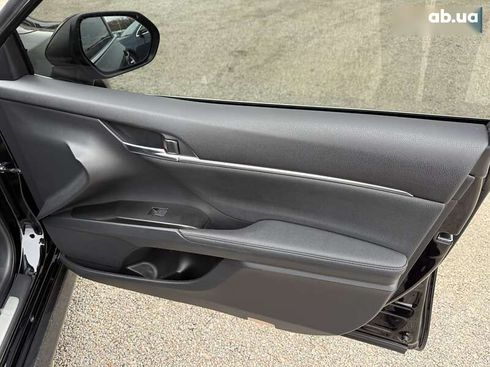 Toyota Camry 2021 - фото 18