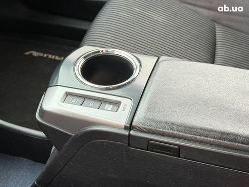 Toyota Prius V 2015 коричневый - фото 26