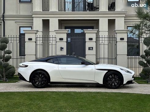 Aston Martin DB11 2018 - фото 26