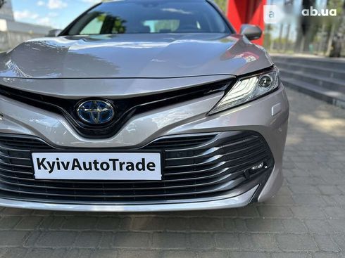 Toyota Camry 2020 - фото 15