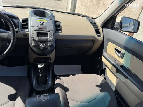 Kia Soul 2010 бежевый - фото 12