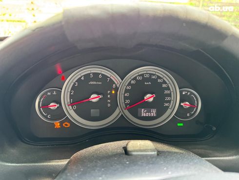 Subaru Legacy 2005 бежевый - фото 11