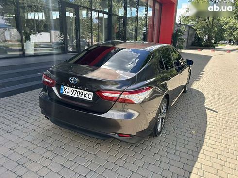 Toyota Camry 2020 - фото 10