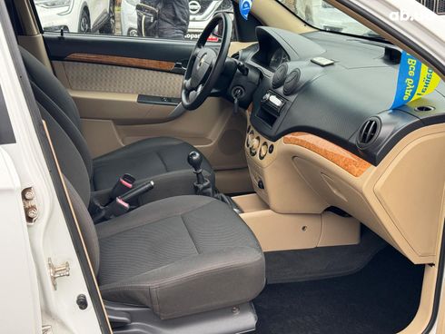 Chevrolet Aveo 2008 белый - фото 22