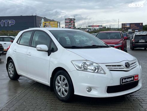 Toyota Auris 2010 белый - фото 3