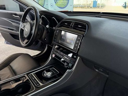 Jaguar XE 2015 - фото 30