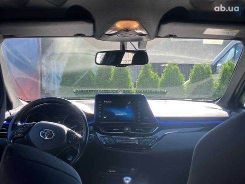 Toyota C-HR 2017 - фото 13