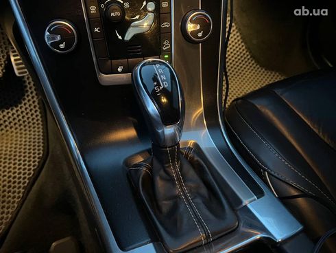 Volvo XC60 2013 серый - фото 30