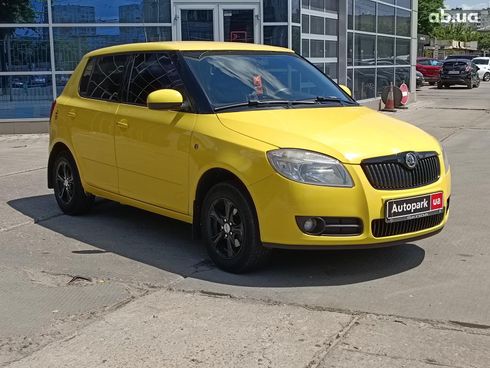 Skoda Fabia 2008 желтый - фото 3