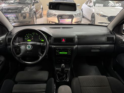 Skoda Octavia 2010 - фото 12