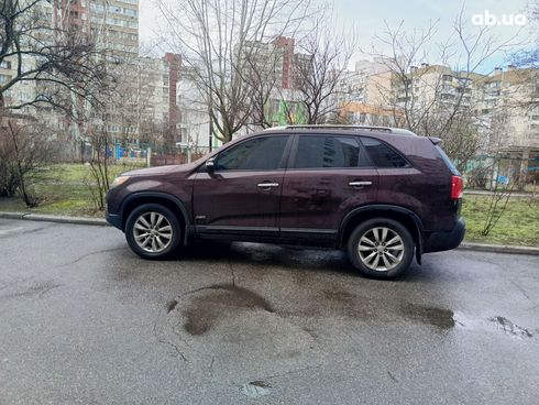 Kia Sorento 2011 вишневый - фото 2