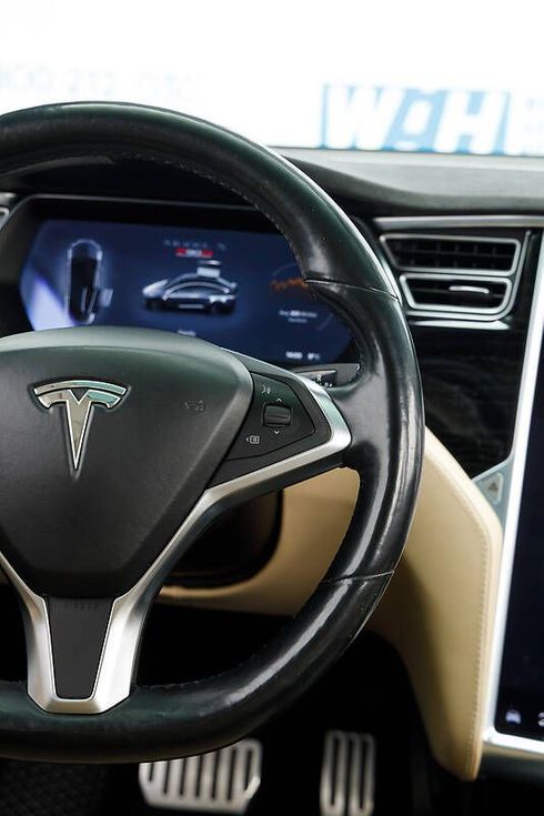 Tesla Model X 2016 - фото 25