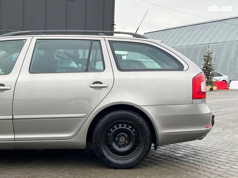 Skoda Octavia 2010 серый - фото 4