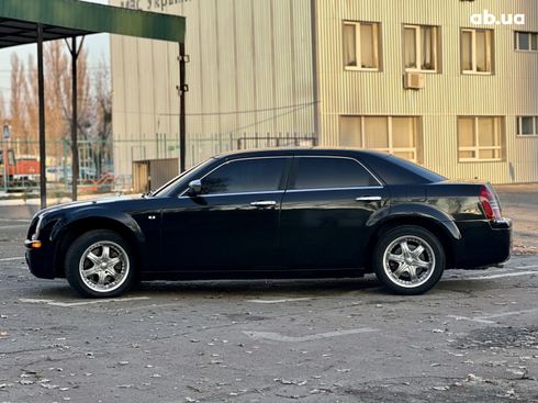 Chrysler 300C 2005 черный - фото 4