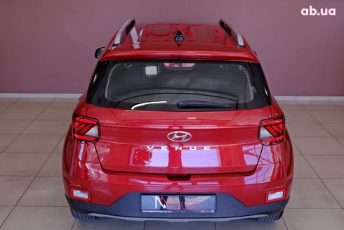 Hyundai Venue 2020 красный - фото 6
