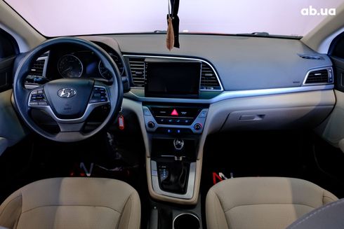 Hyundai Elantra 2018 красный - фото 5