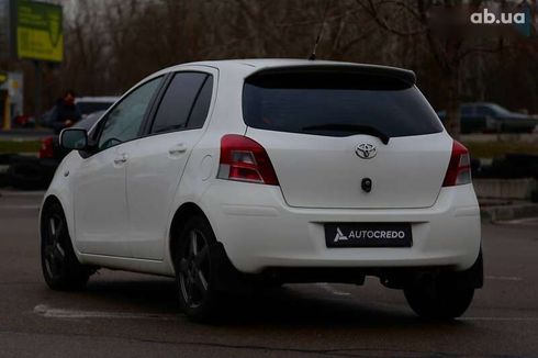 Toyota Yaris 2011 - фото 5