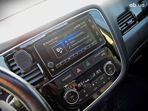Mitsubishi Outlander 2017 - фото 17