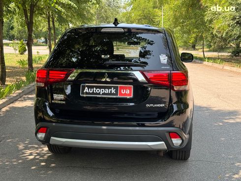 Mitsubishi Outlander 2018 черный - фото 4