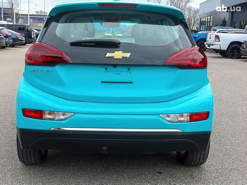 Chevrolet Bolt 2021 голубой - фото 5