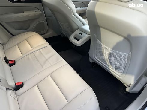 Volvo V60 2021 белый - фото 12