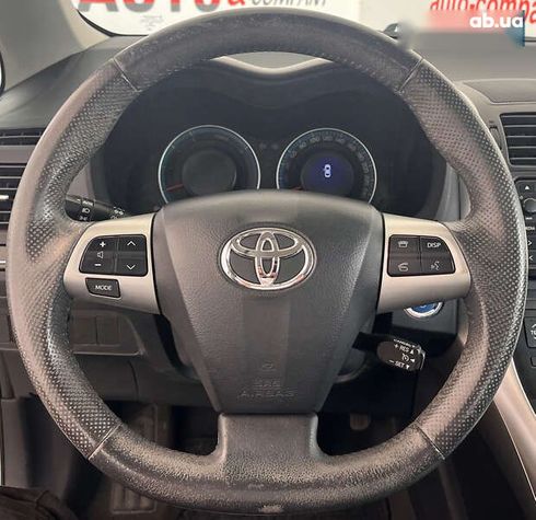 Toyota Auris 2012 - фото 9