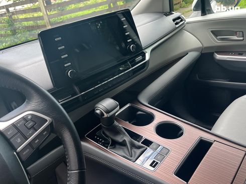 Toyota Sienna 2023 белый - фото 100
