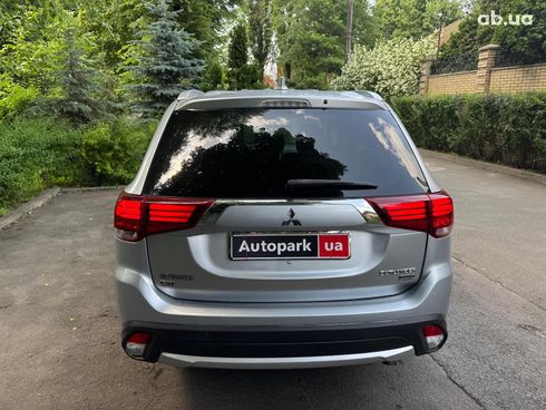 Mitsubishi Outlander 2016 серый - фото 7