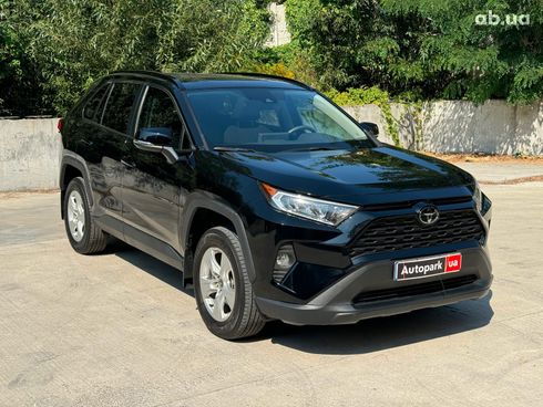 Toyota RAV4 2021 черный - фото 3