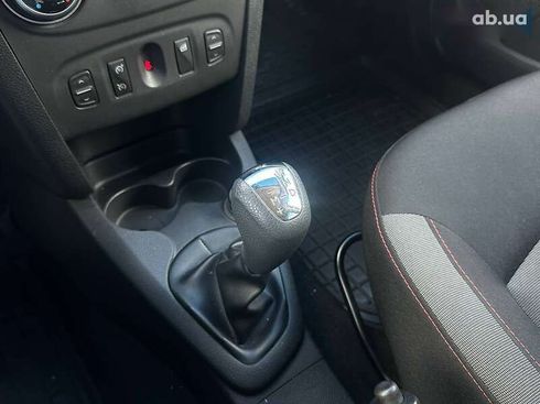 Renault Sandero 2019 - фото 29