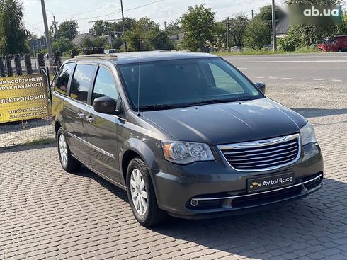 Chrysler town&country 2016 - фото 14