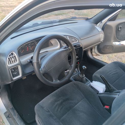 Suzuki Baleno 1995 серебристый - фото 7