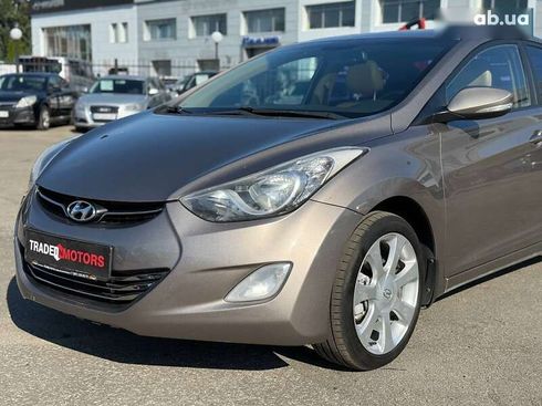 Hyundai Elantra 2012 - фото 6