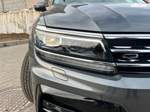 Volkswagen Tiguan 2019 серый - фото 9
