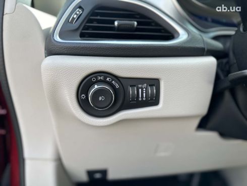 Chrysler Pacifica 2017 красный - фото 78