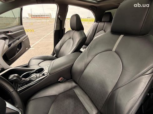 Toyota Camry 2020 черный - фото 21