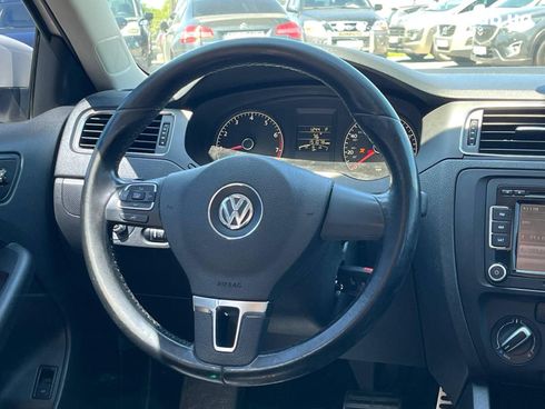 Volkswagen Jetta 2010 белый - фото 28